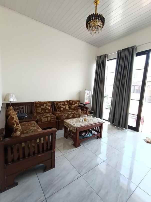 dijual rumah bagus dan modern lokasi ciputat jombang