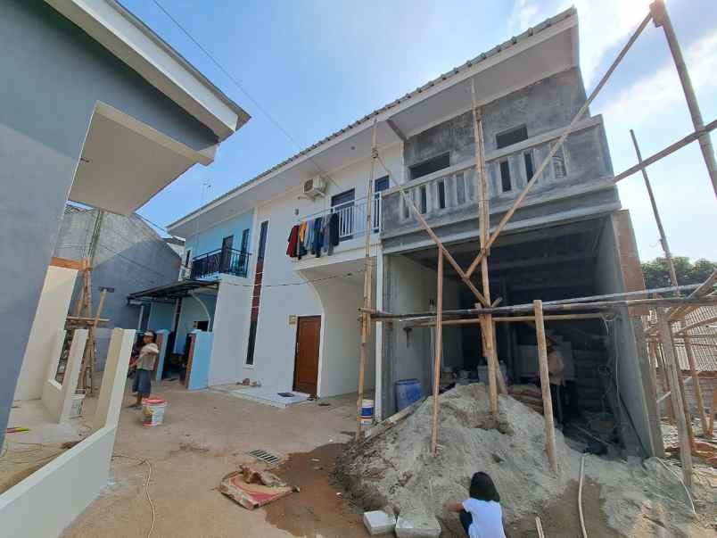 dijual rumah bambu apus cipayung