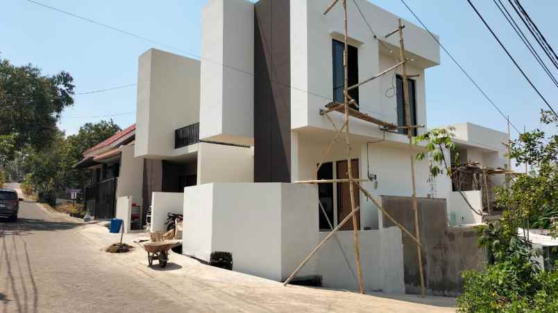 dijual rumah bandulan