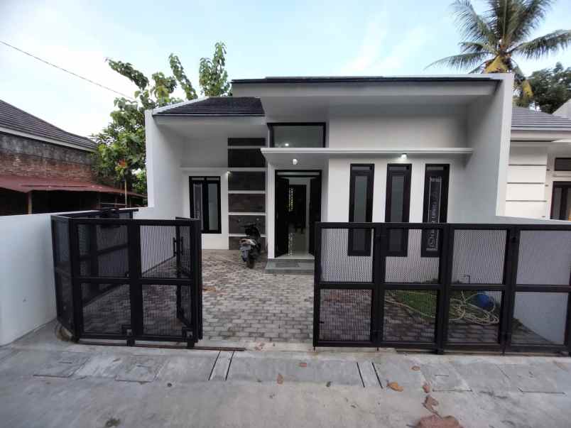 dijual rumah bangunjiwo kec kasihan kab