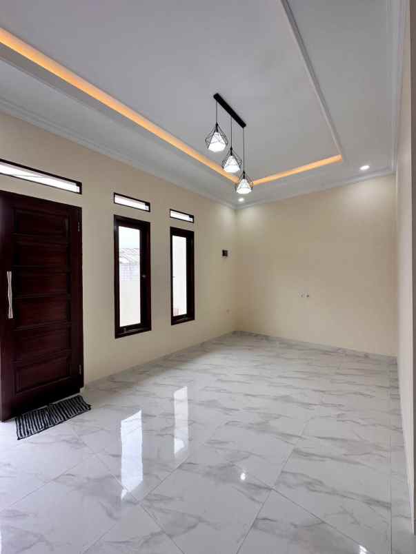 dijual rumah baru 2 lantai ciracas posisi hook