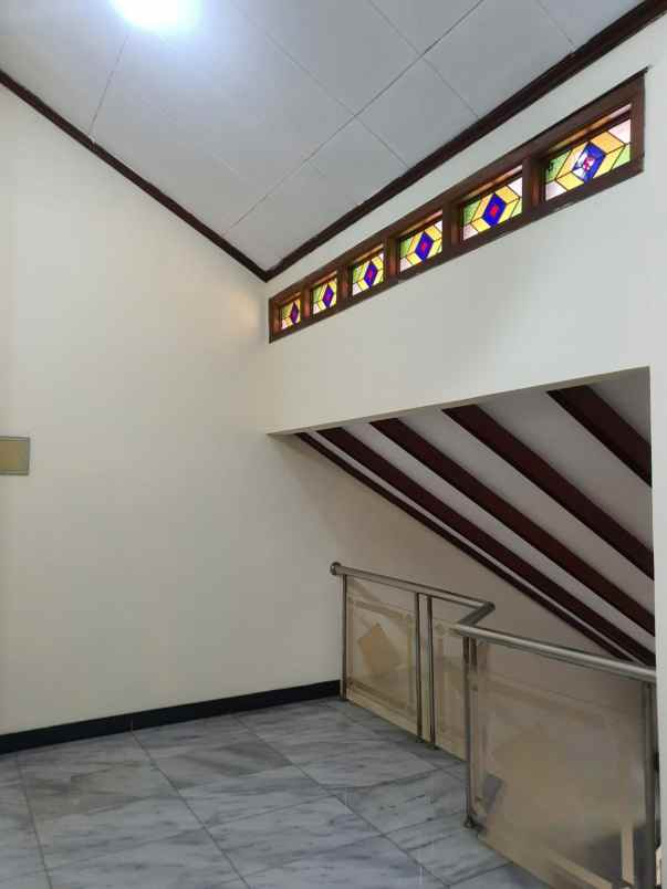 dijual rumah besar tanah luas di ciracas jakarta timur