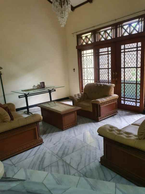 dijual rumah besar tanah luas di ciracas jakarta timur