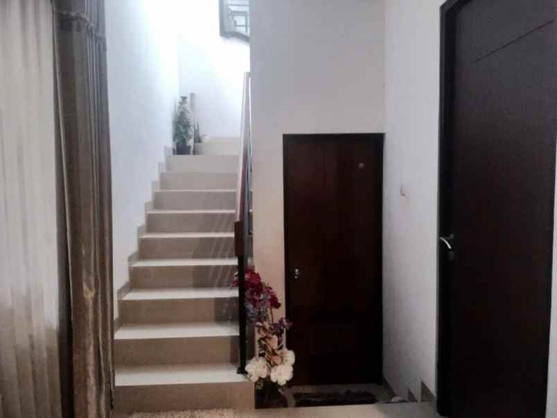 dijual rumah bsb city