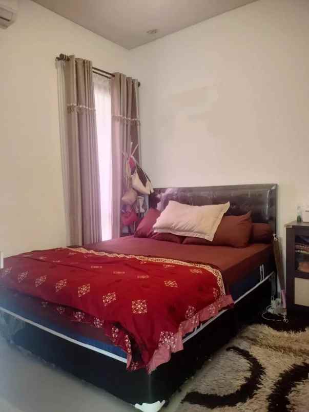 dijual rumah bsb city