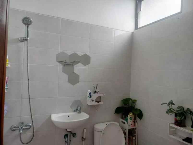 dijual rumah bsb city