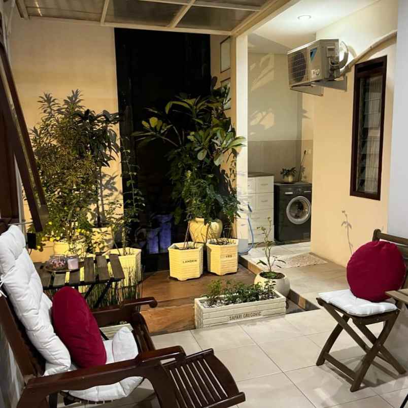 dijual rumah buah batu regency