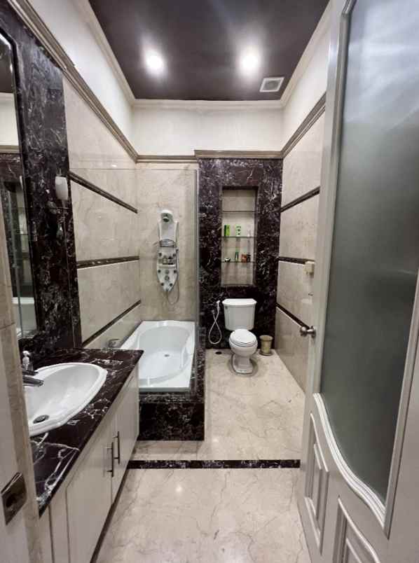 dijual rumah bukit gading mediterania