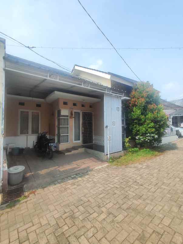 dijual rumah caman