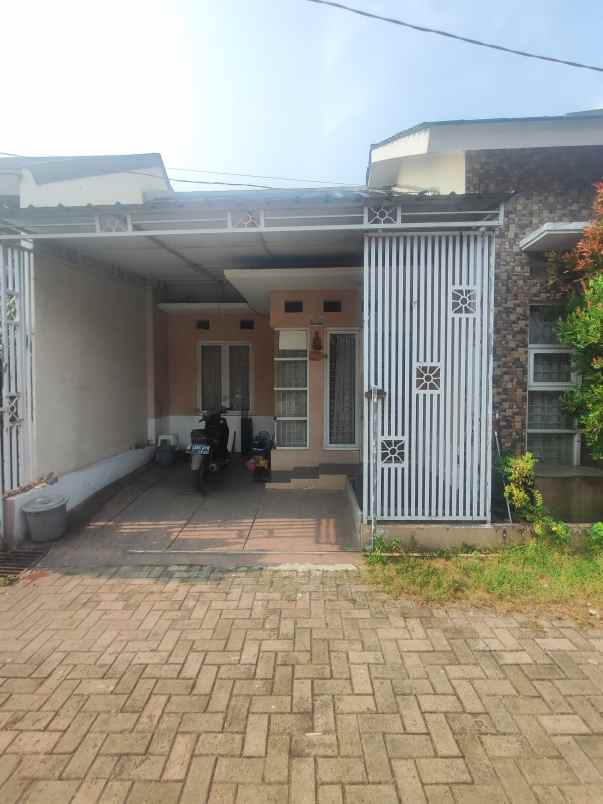 dijual rumah caman