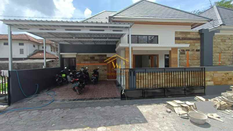 dijual rumah cantik siap huni utara maguwoharjo sleman