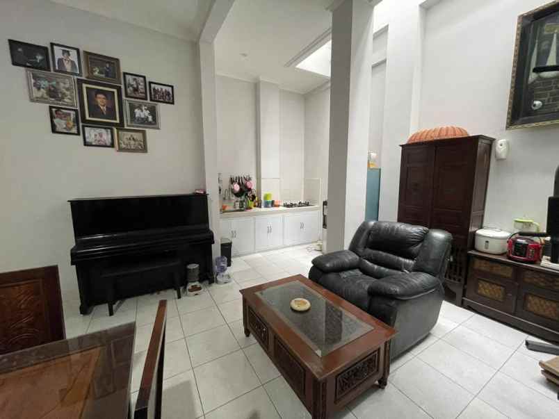 dijual rumah cempaka putih