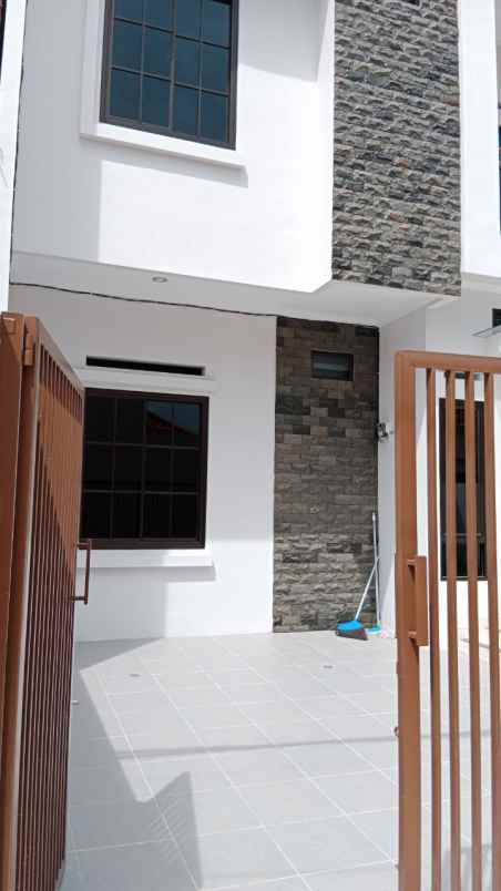 dijual rumah cibubur ciracas