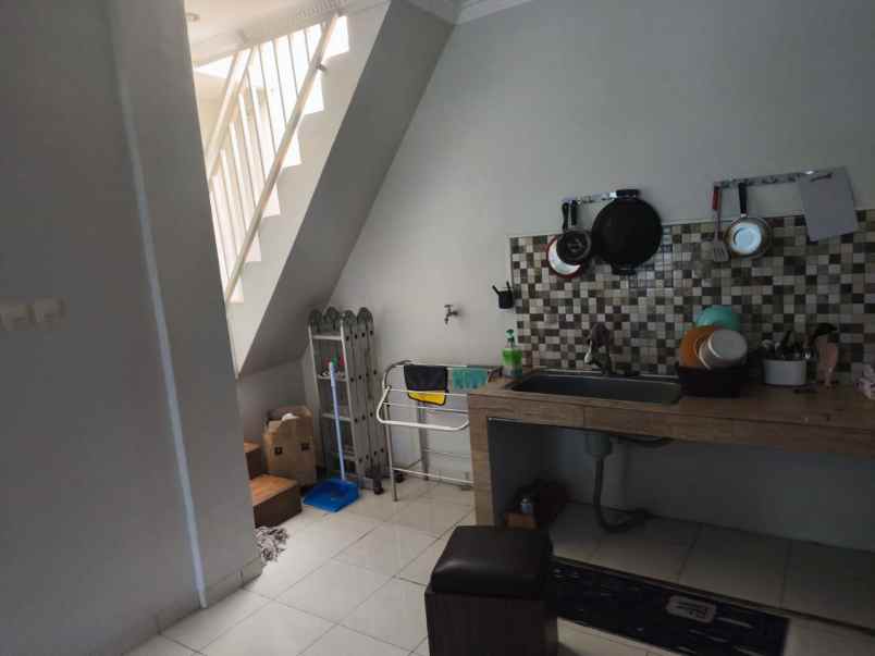 dijual rumah cihanjuang