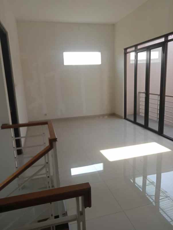 dijual rumah cijagra buahbatu