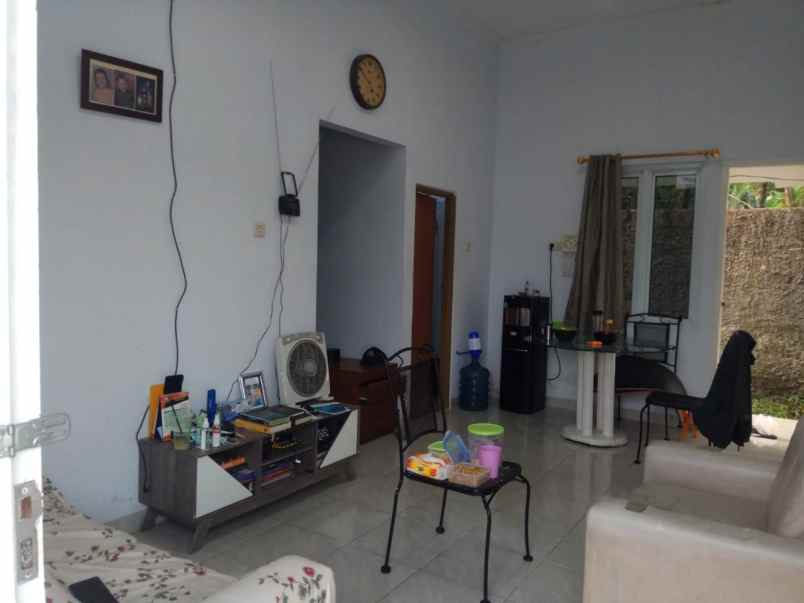 dijual rumah cikaret