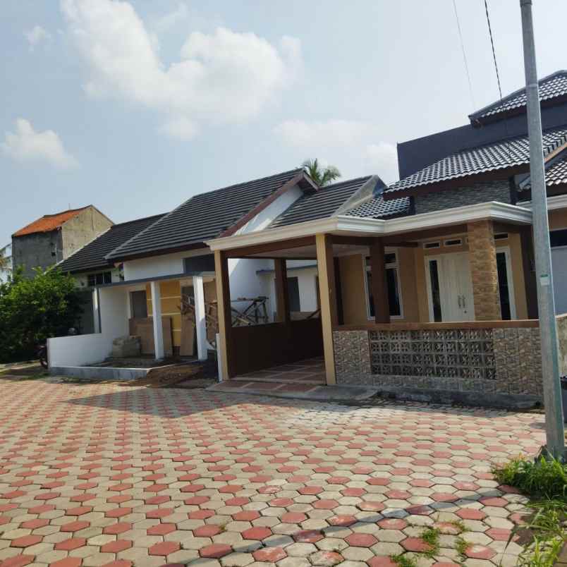 dijual rumah cikaret