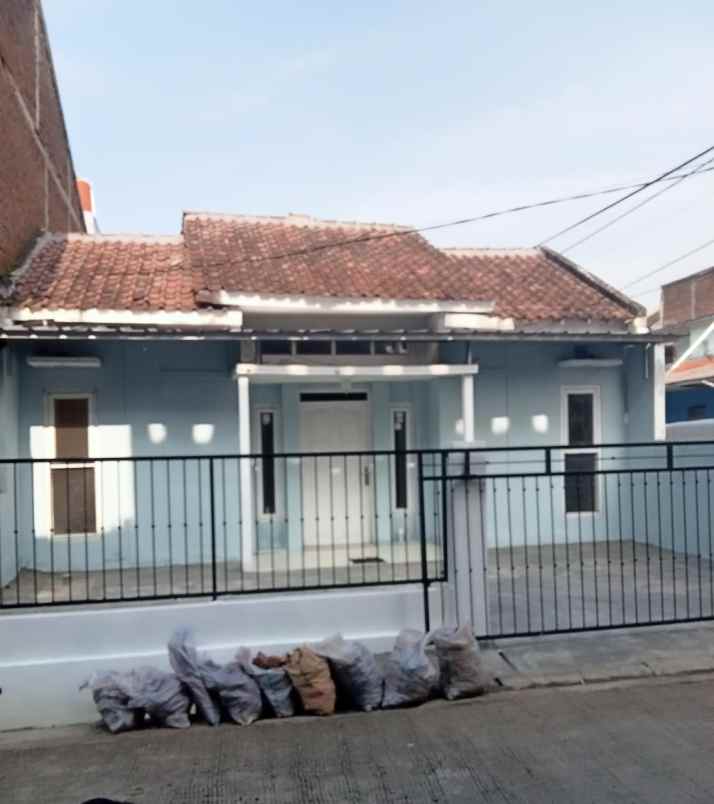 dijual rumah cikoneng