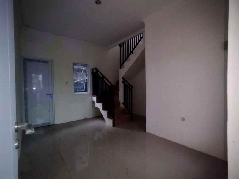 dijual rumah cilodong