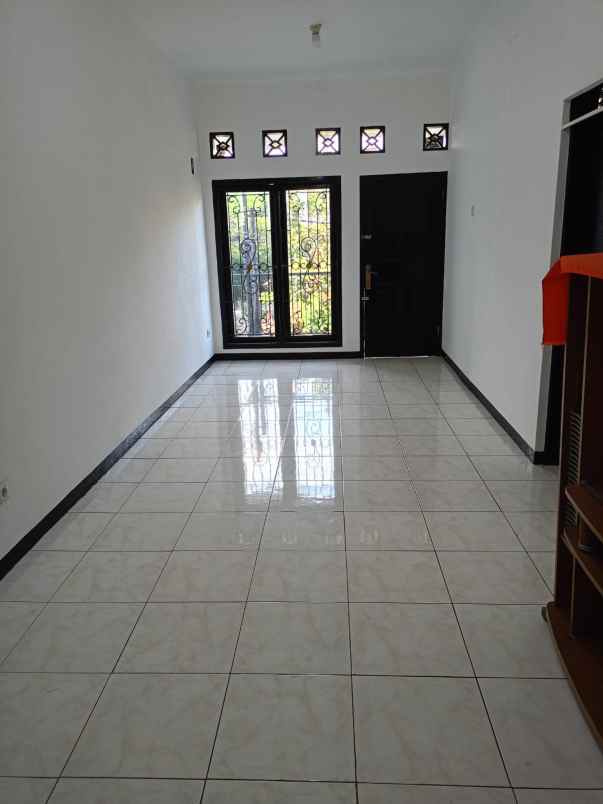 dijual rumah cilodong