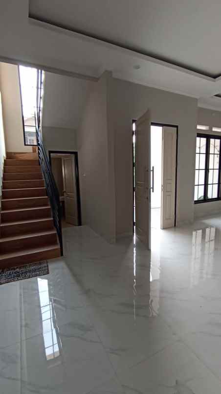 dijual rumah cinere depok