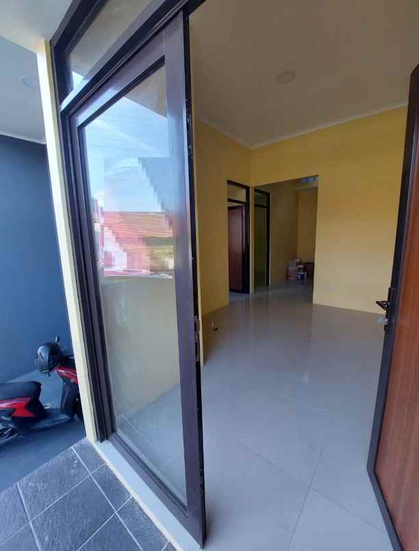 dijual rumah cinunuk