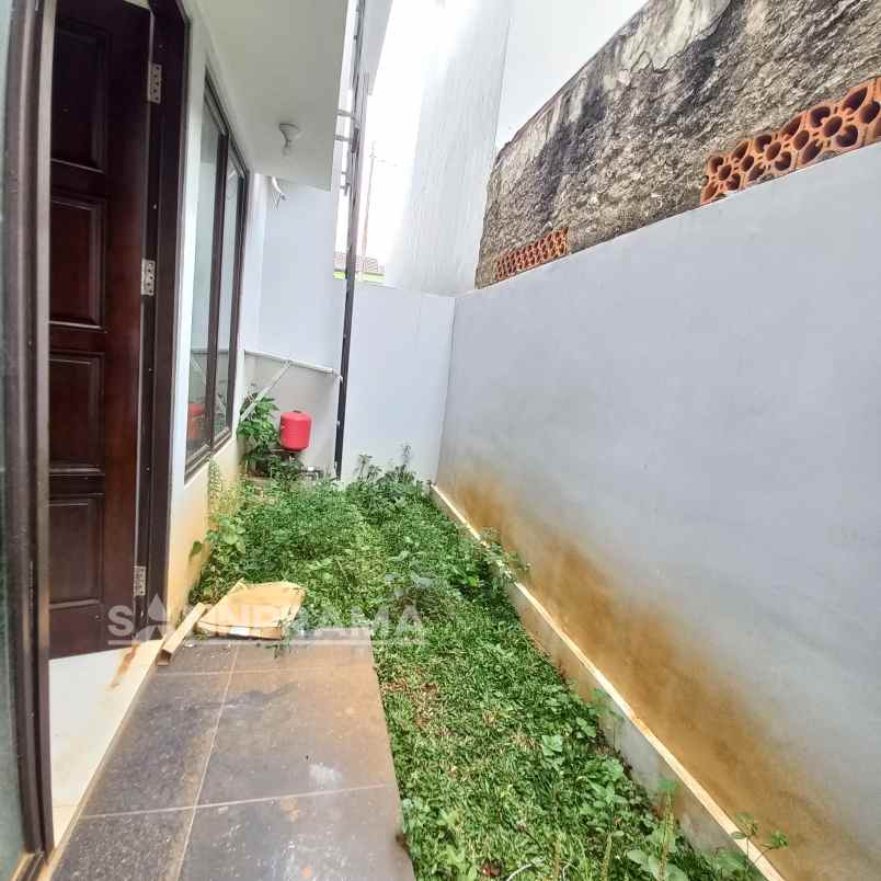 dijual rumah cipedak