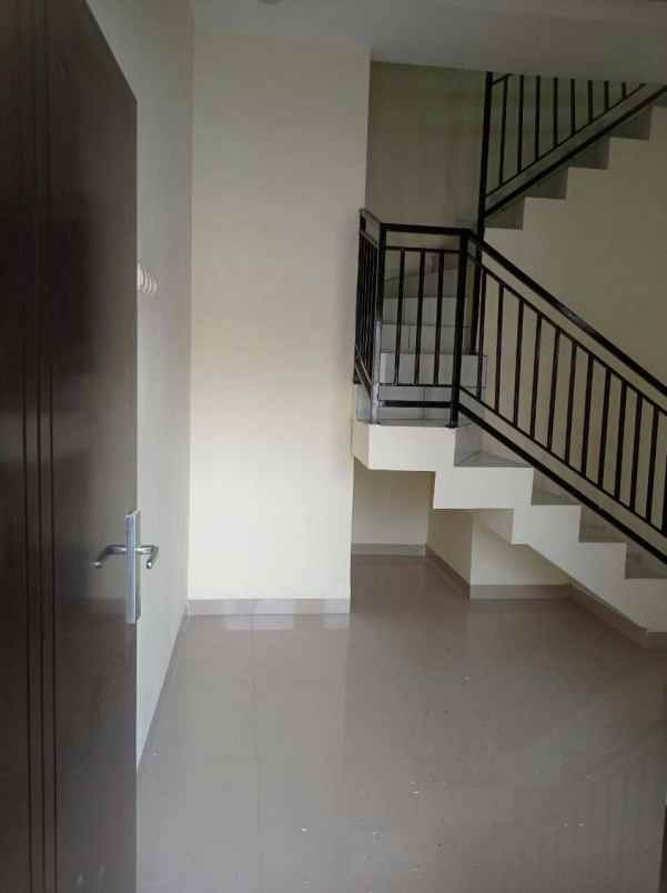 dijual rumah ciracas