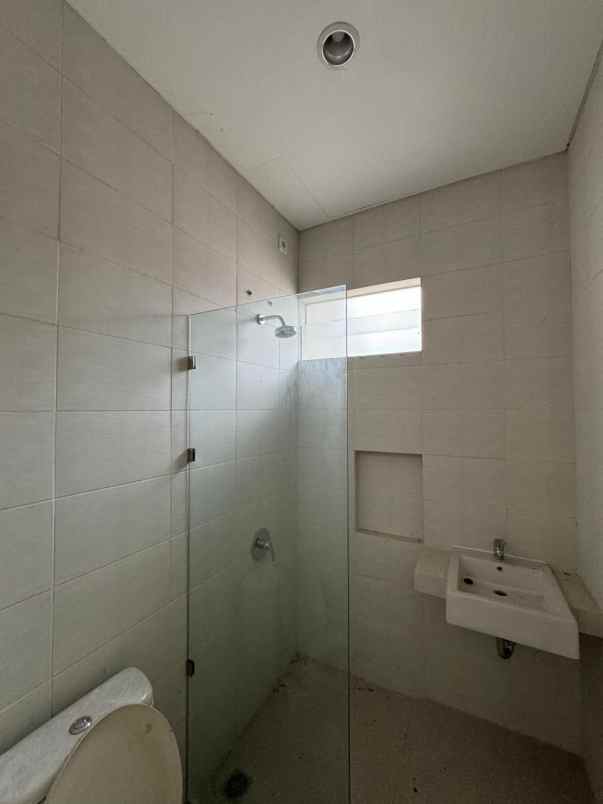 dijual rumah citraland northwest lake