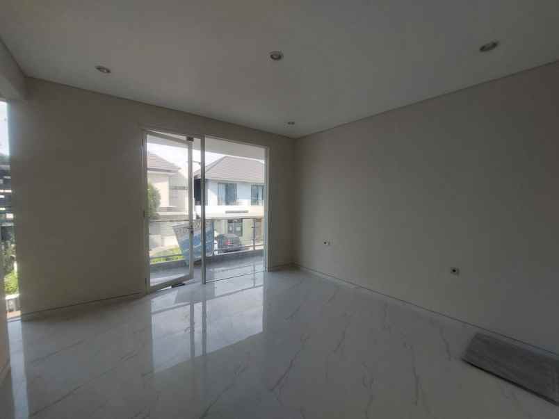 dijual rumah citraland royal park