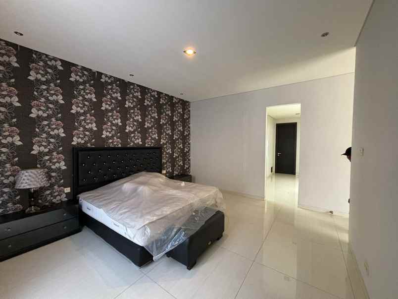 dijual rumah citraland royal park lidah