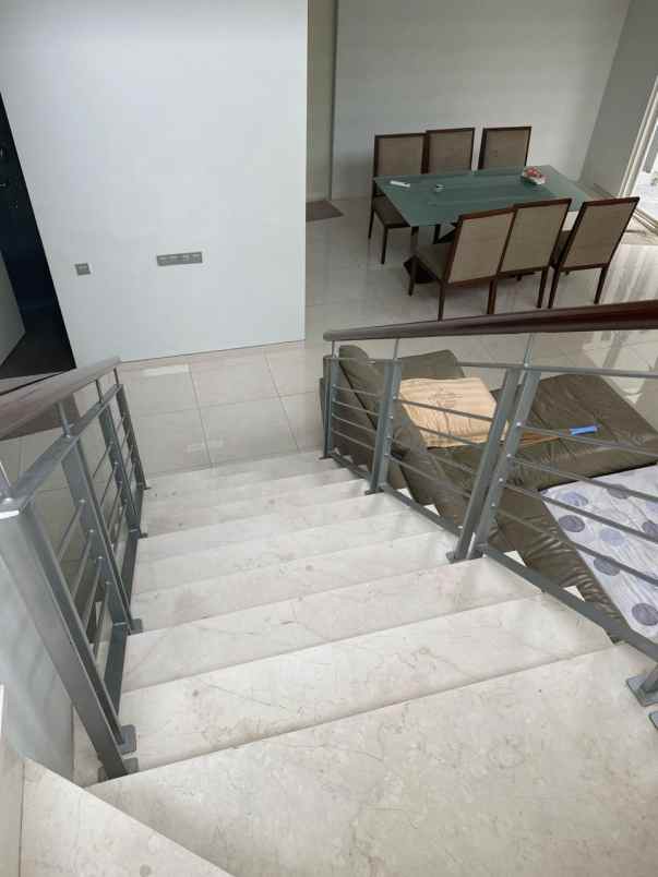 dijual rumah citraland surabaya barat