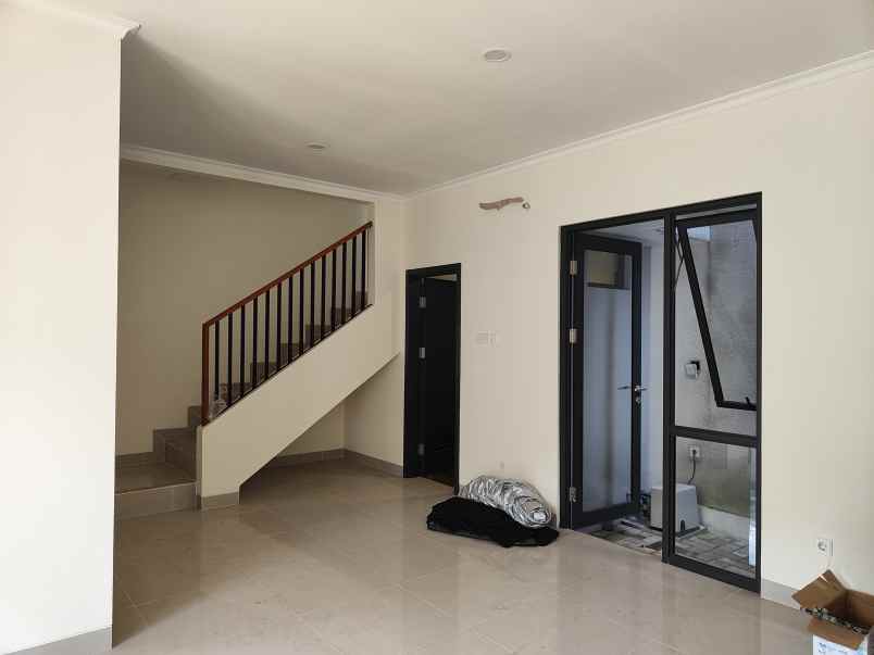 dijual rumah cluster baroni