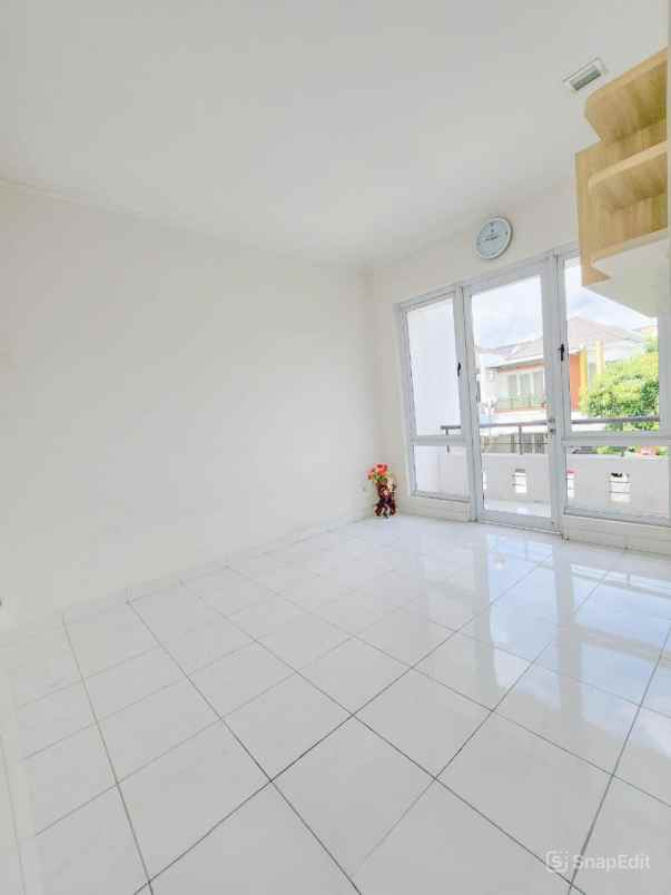 dijual rumah cluster bellevue kota