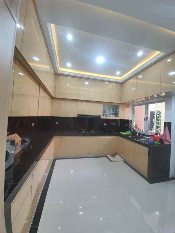 dijual rumah cluster dbanyan jgc