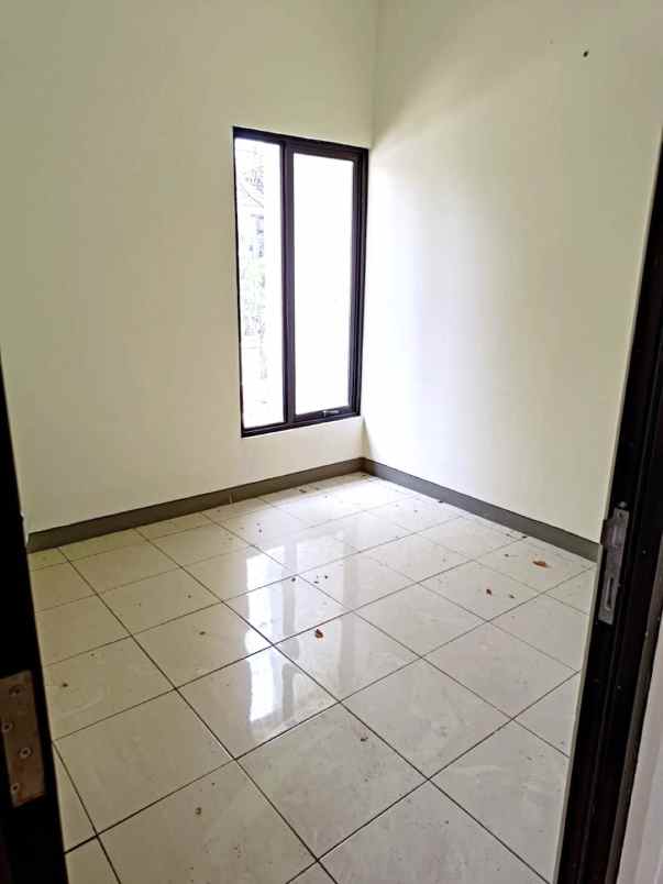 dijual rumah cluster de residence setia