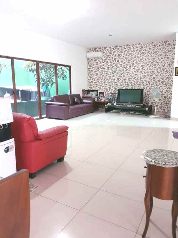 dijual rumah cluster lantana jgc