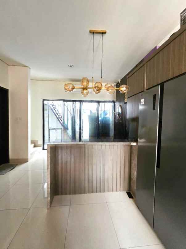 dijual rumah cluster maison de wisteria
