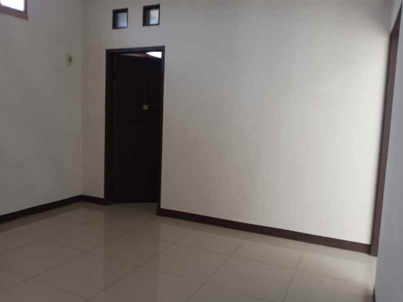 dijual rumah cluster taman kopo