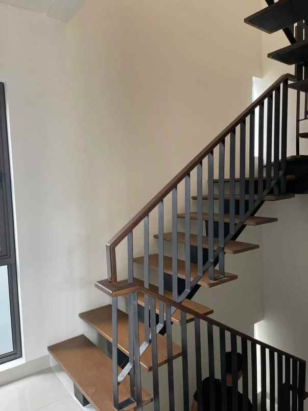 dijual rumah cluster wisteria keppel land