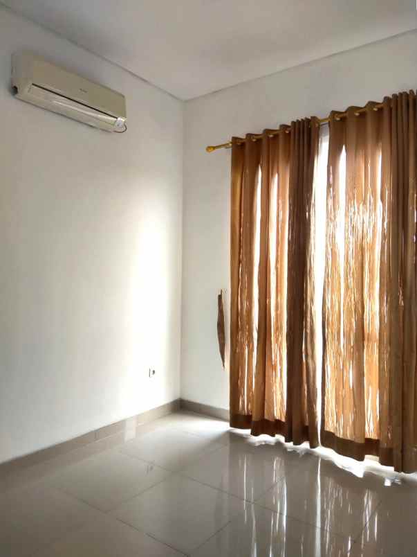 dijual rumah cluster yarra jgc jakarta