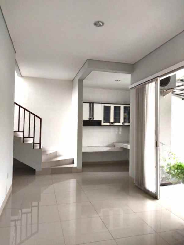 dijual rumah cluster yarra jgc jakarta