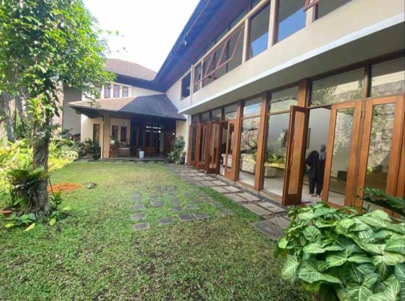 dijual rumah dago