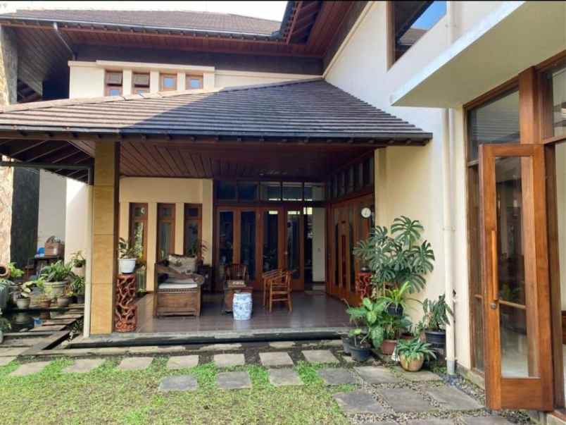 dijual rumah dago