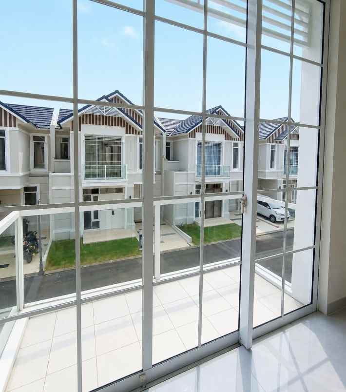 dijual rumah dalam cluster suvarna sutera tangerang