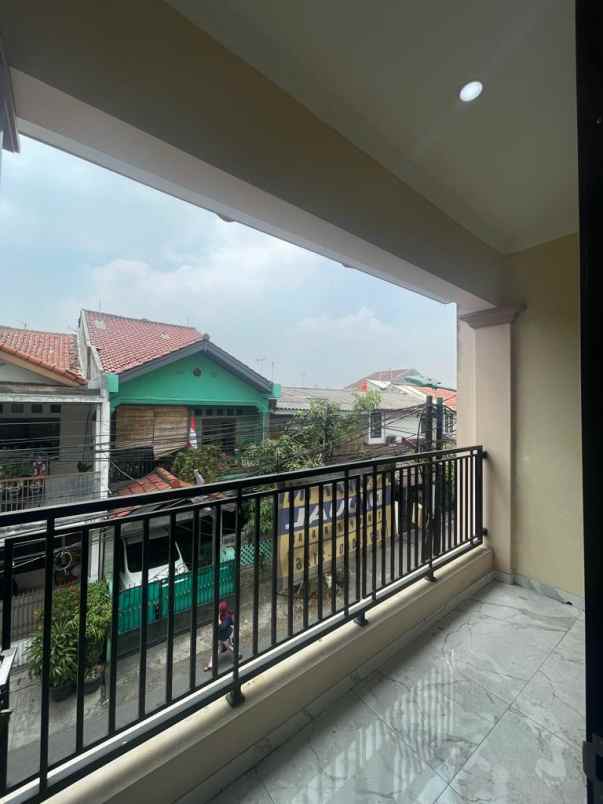 dijual rumah dalam komplek kav dki pondok kelapa