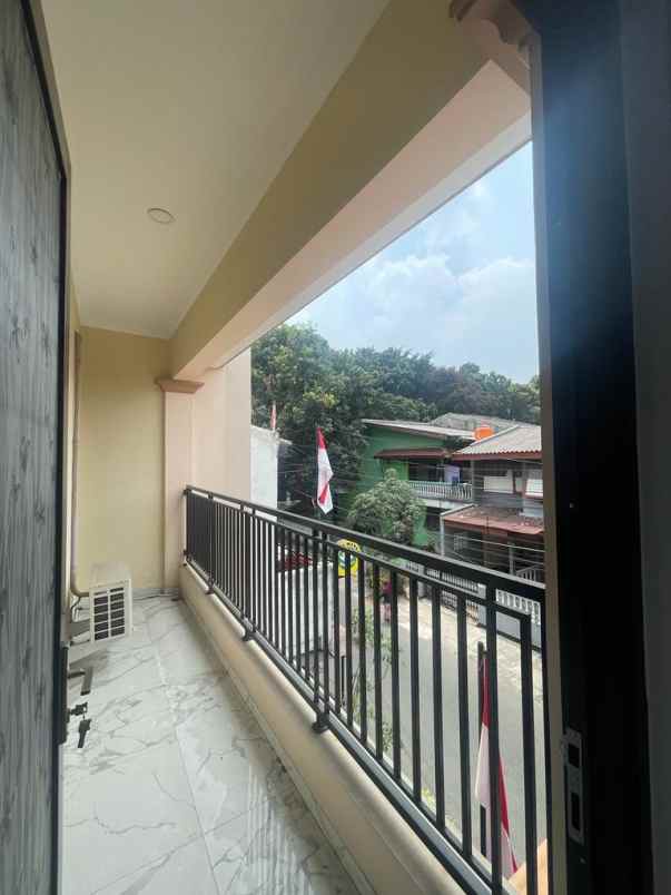 dijual rumah dalam komplek kav dki pondok kelapa