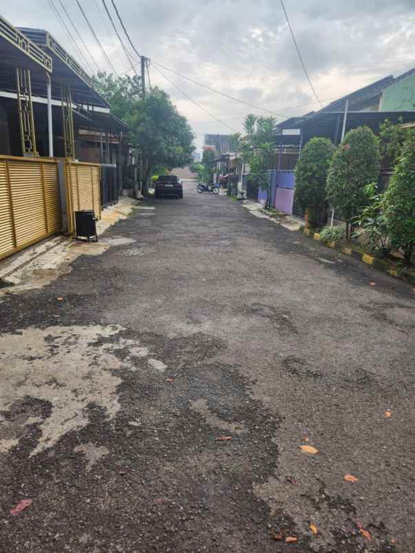 dijual rumah de green grande residence