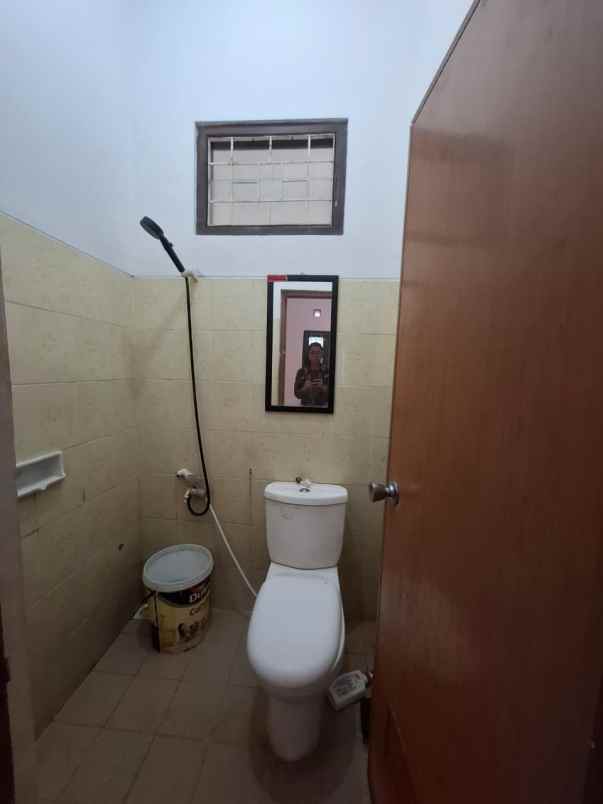 dijual rumah dekat jakal km 8