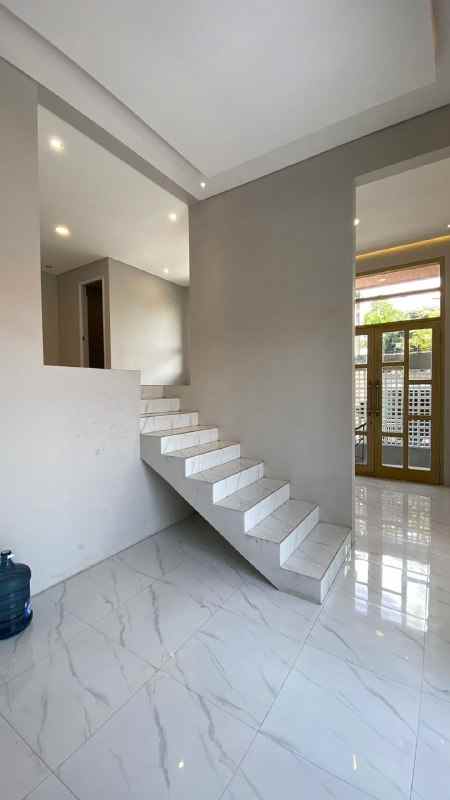 dijual rumah delta mandala